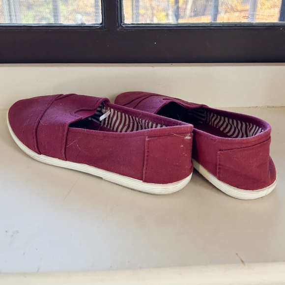 Slip Ons - Picture 5 of 6